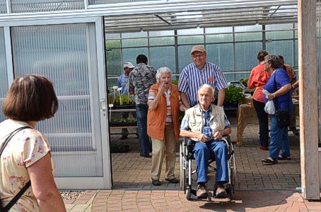 Gartenfest 2014: Besucher im Gewächshaus