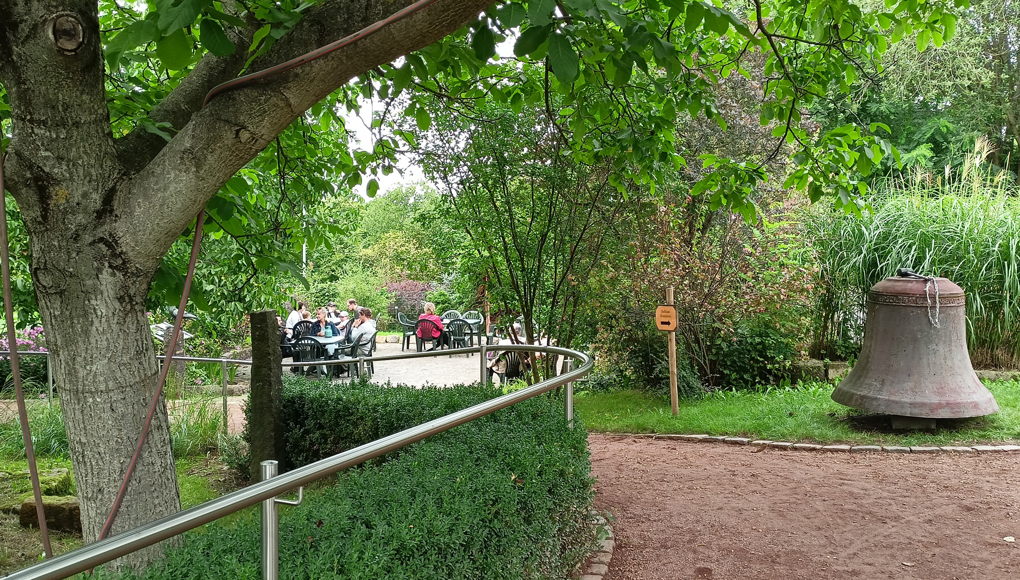 Garten mit Glocke Garten mit Glocke